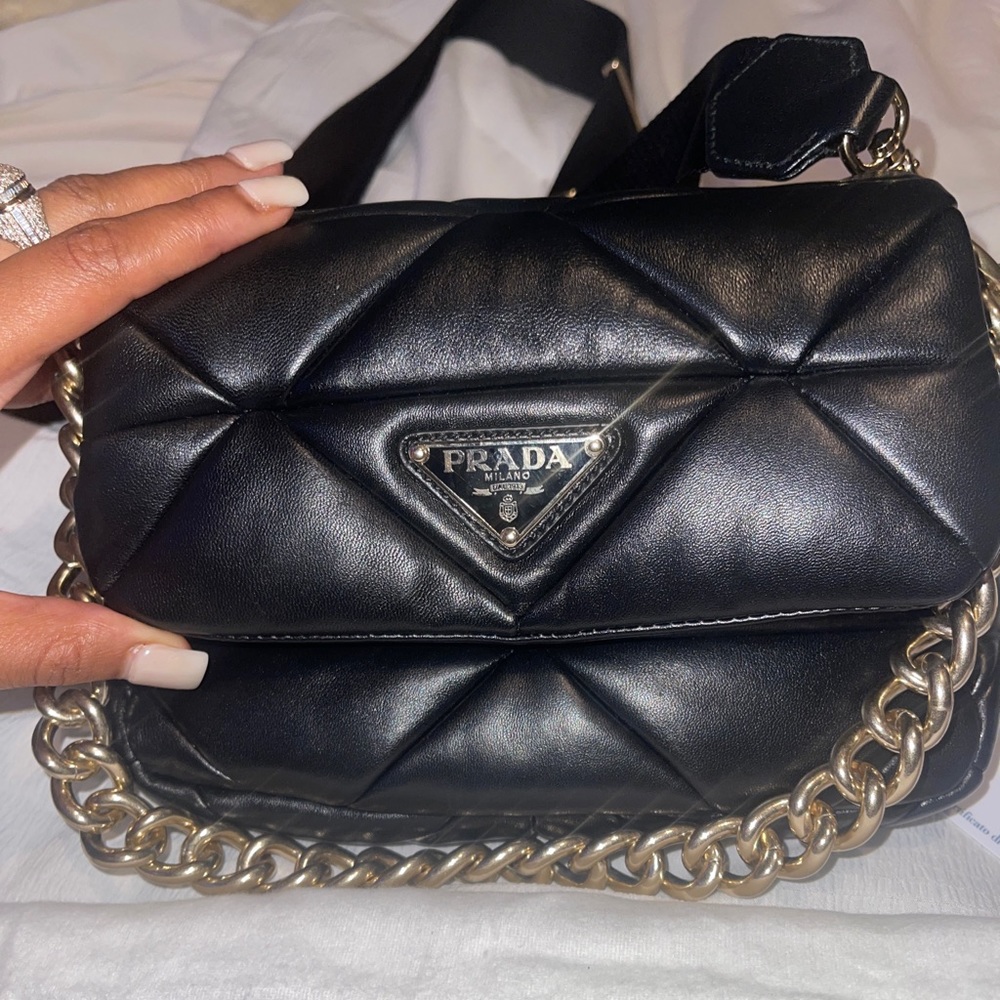 Brand new new stock Prada bag very elegant and beautiful